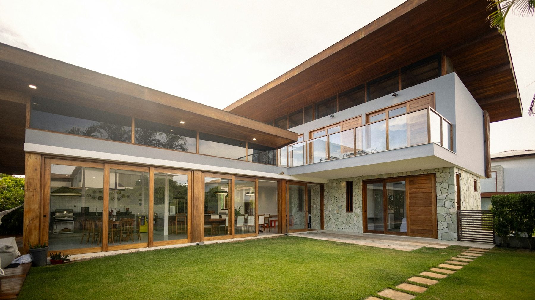Villa dengan pintu geser kaca